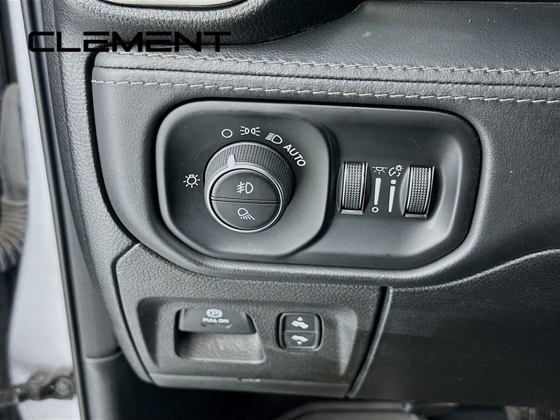 Ram 1500 Vehicle Full-screen Gallery Image 14