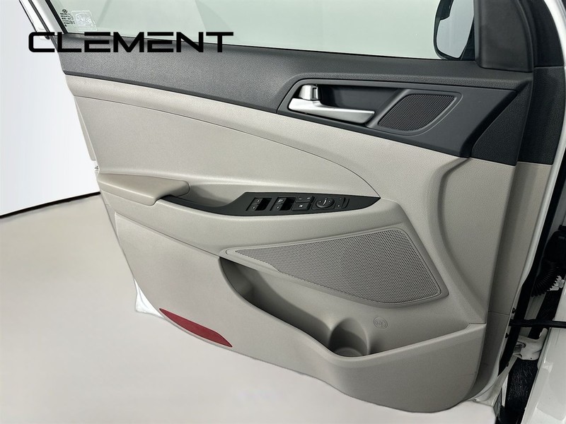 Hyundai Tucson Vehicle Full-screen Gallery Image 24