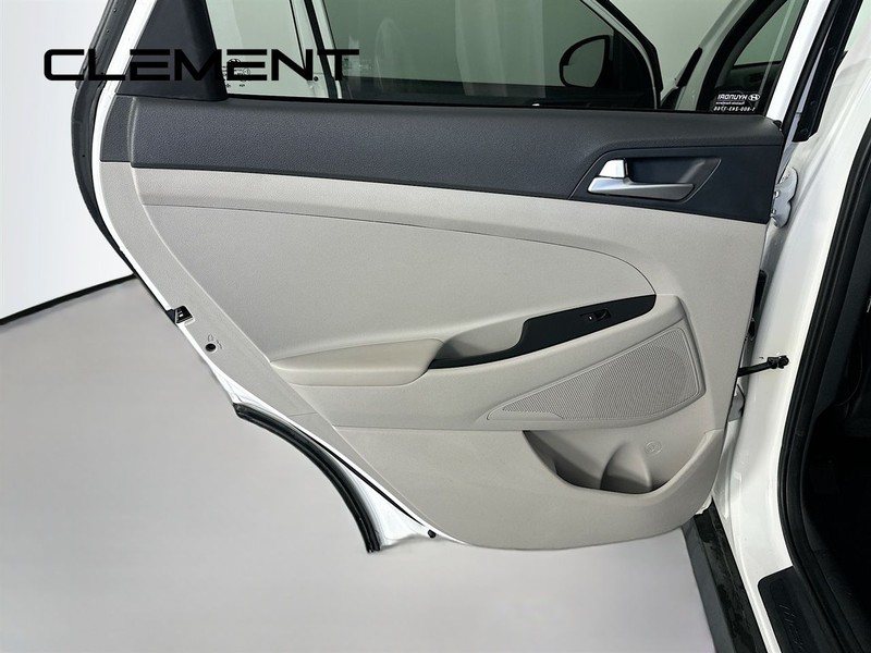 Hyundai Tucson Vehicle Full-screen Gallery Image 28