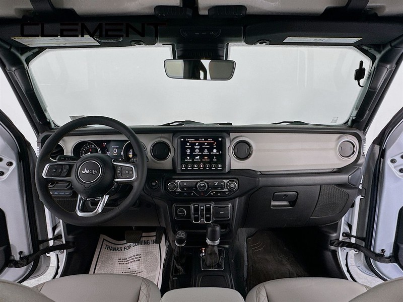 Jeep Wrangler 4xe Vehicle Full-screen Gallery Image 11