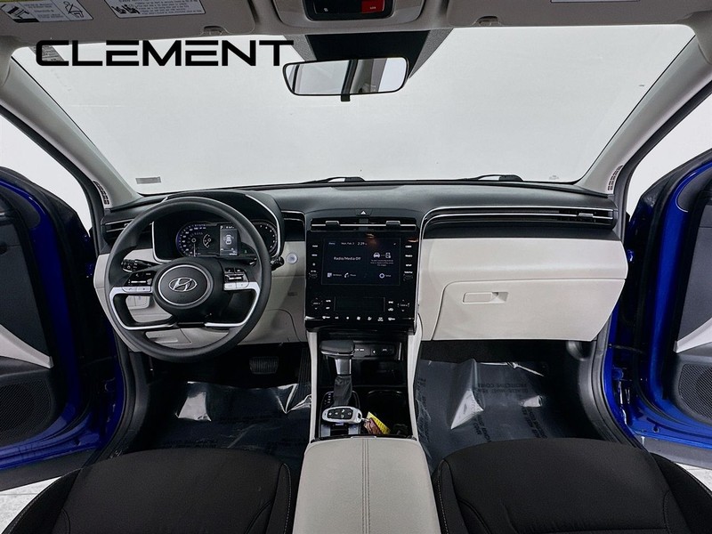 Hyundai Tucson Vehicle Full-screen Gallery Image 12