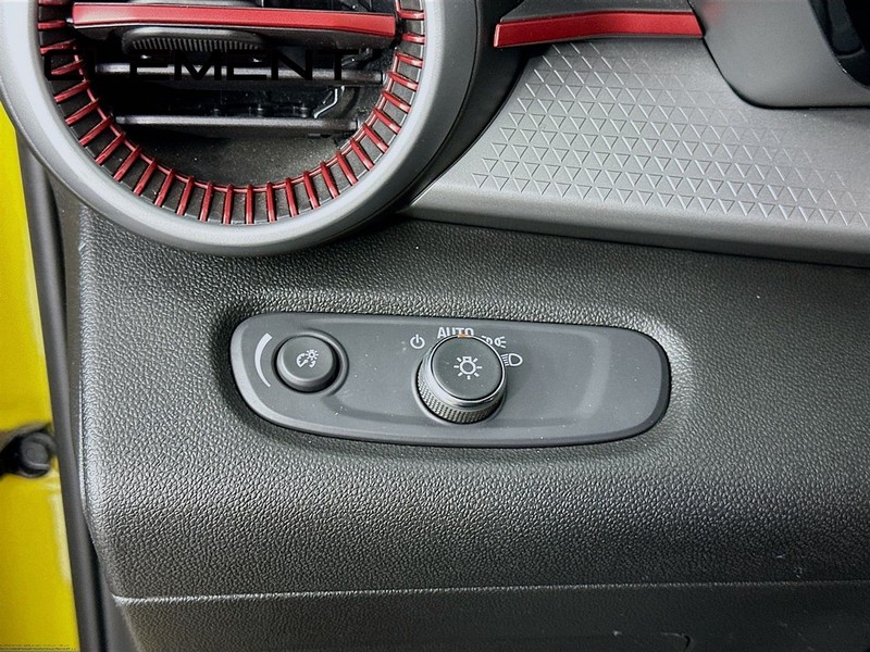 Chevrolet Trax Vehicle Full-screen Gallery Image 14