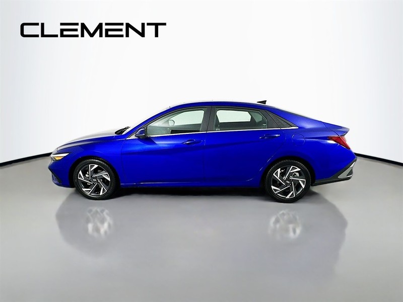 Hyundai Elantra Vehicle Full-screen Gallery Image 6