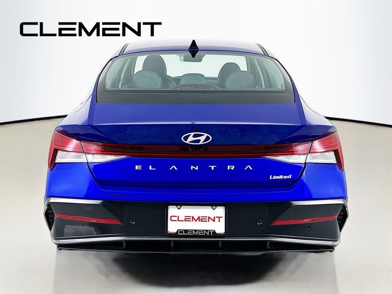 Hyundai Elantra Vehicle Full-screen Gallery Image 8