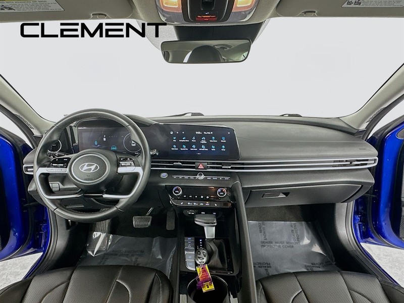 Hyundai Elantra Vehicle Full-screen Gallery Image 12