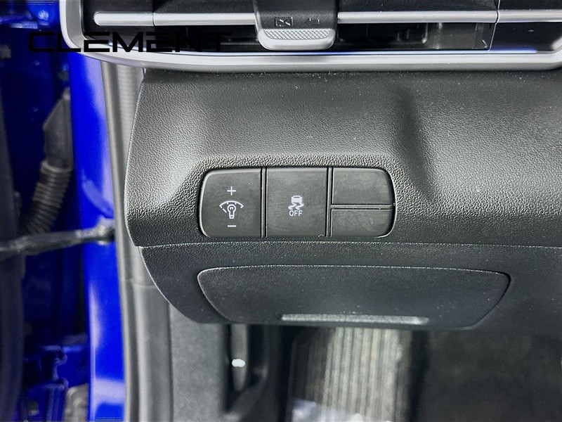 Hyundai Elantra Vehicle Full-screen Gallery Image 14