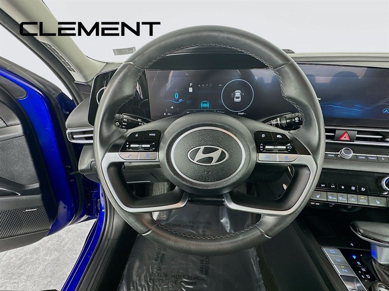 Hyundai Elantra Vehicle Full-screen Gallery Image 15