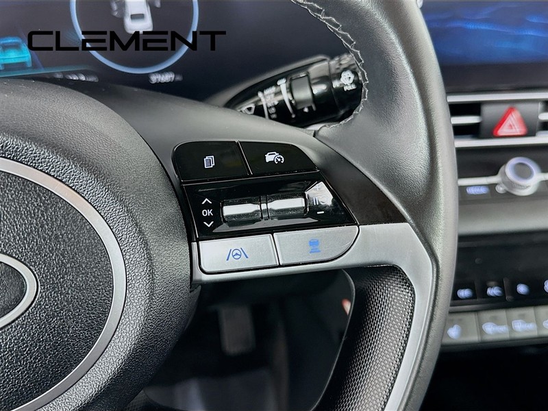 Hyundai Elantra Vehicle Full-screen Gallery Image 17