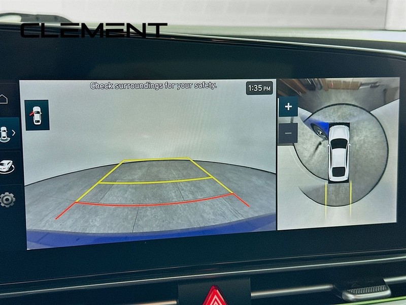 Hyundai Elantra Vehicle Full-screen Gallery Image 20