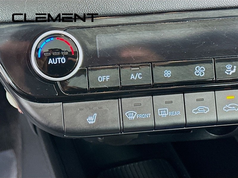 Hyundai Elantra Vehicle Full-screen Gallery Image 23