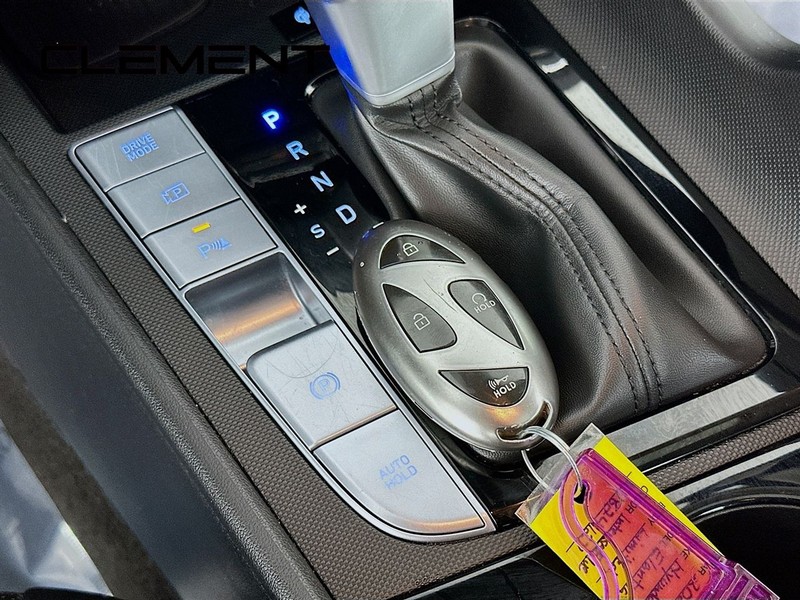 Hyundai Elantra Vehicle Full-screen Gallery Image 24
