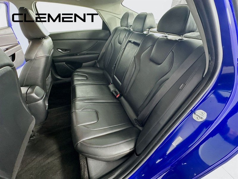 Hyundai Elantra Vehicle Full-screen Gallery Image 33