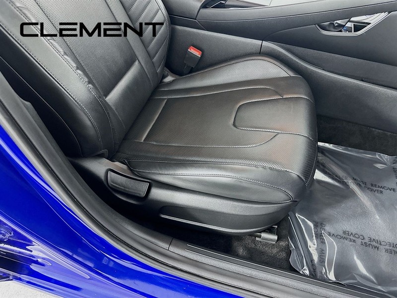 Hyundai Elantra Vehicle Full-screen Gallery Image 34