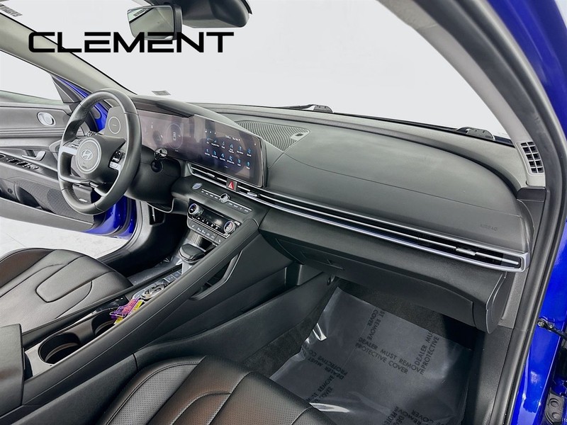 Hyundai Elantra Vehicle Full-screen Gallery Image 35