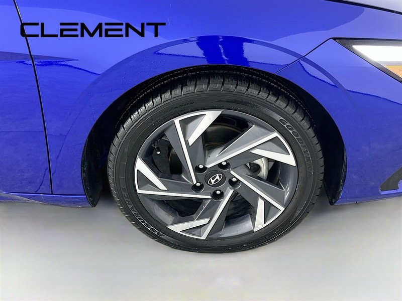 Hyundai Elantra Vehicle Full-screen Gallery Image 37