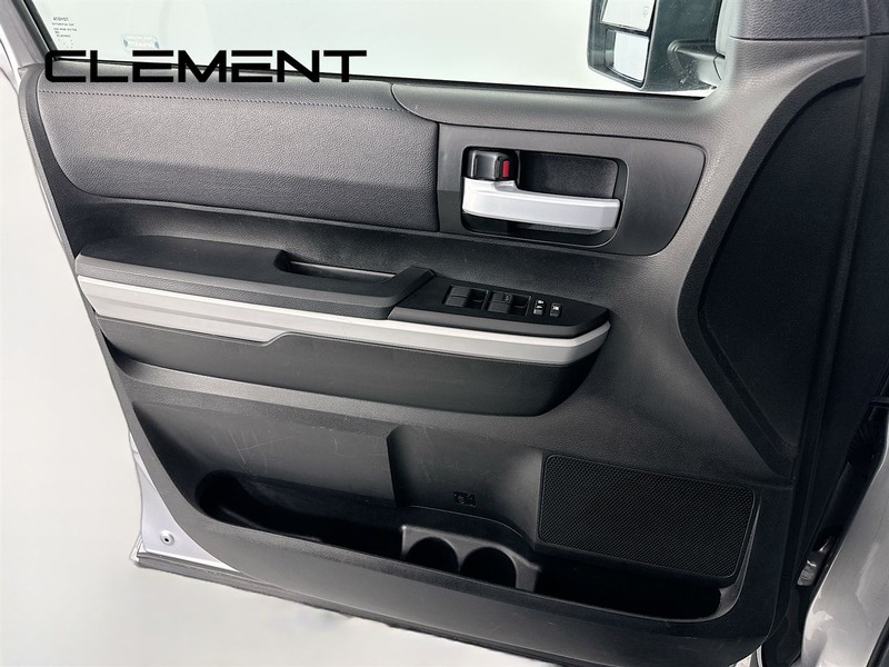 Toyota Tundra 4WD Vehicle Full-screen Gallery Image 26