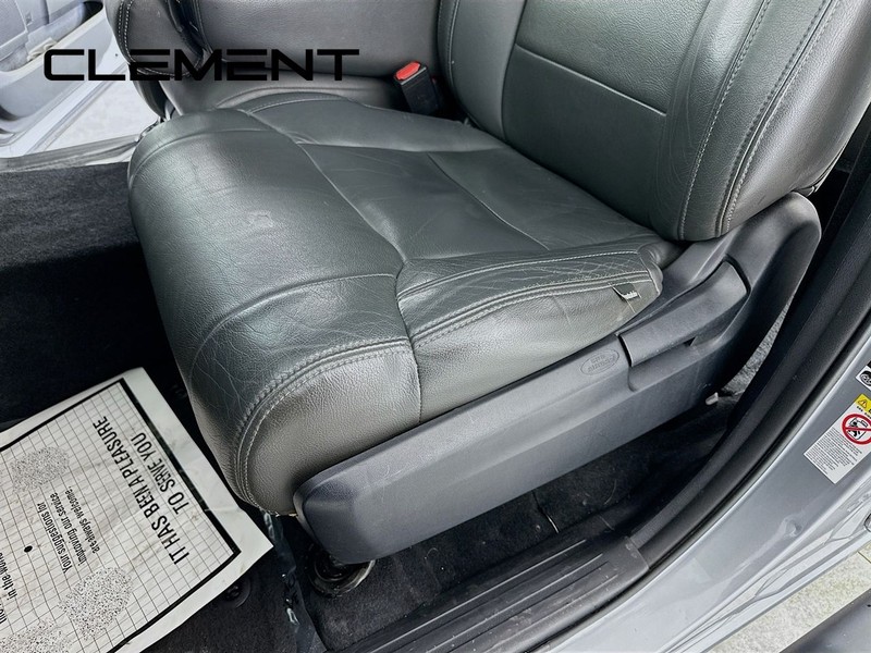 Toyota Tundra 4WD Vehicle Full-screen Gallery Image 27