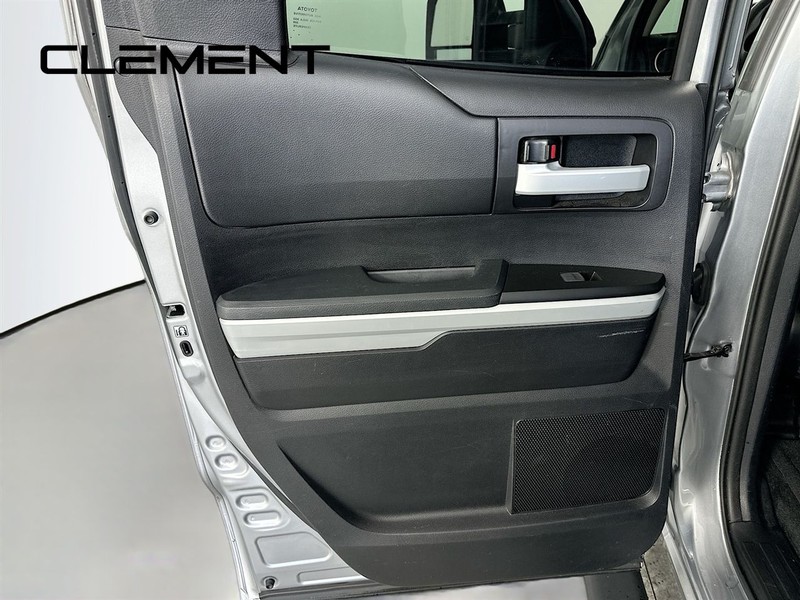 Toyota Tundra 4WD Vehicle Full-screen Gallery Image 29