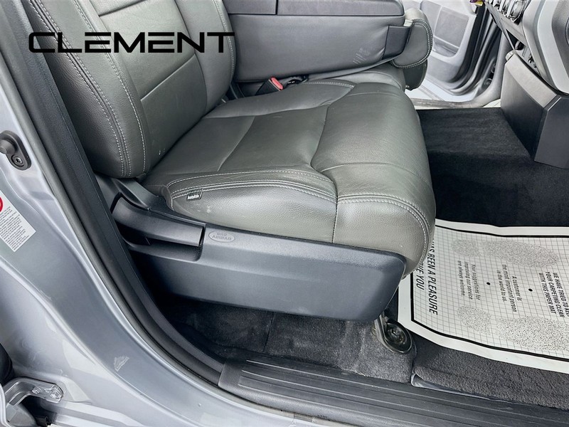 Toyota Tundra 4WD Vehicle Full-screen Gallery Image 31