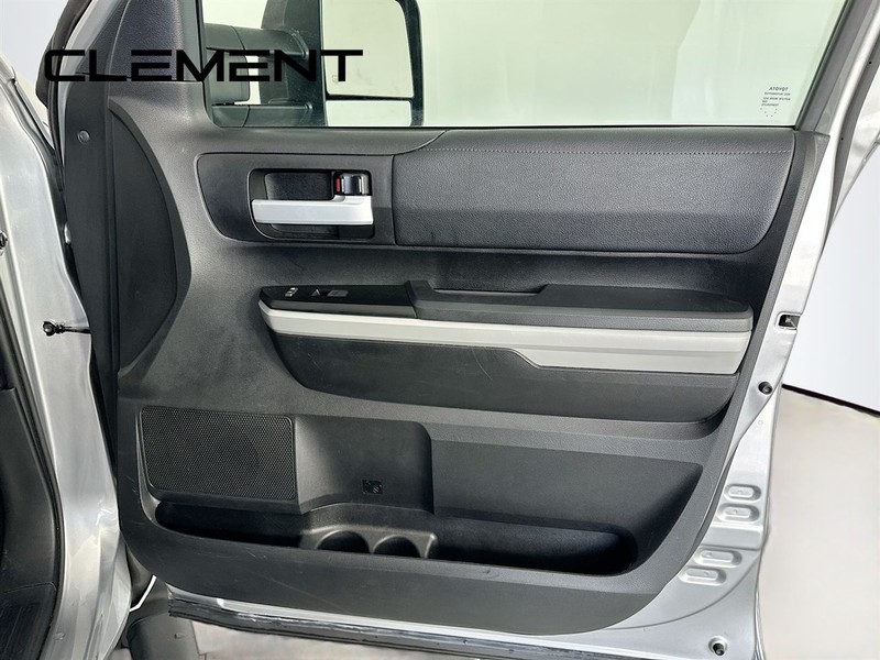 Toyota Tundra 4WD Vehicle Full-screen Gallery Image 33