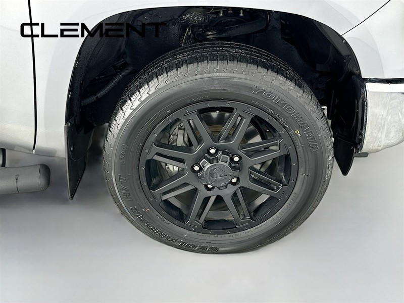 Toyota Tundra 4WD Vehicle Full-screen Gallery Image 34