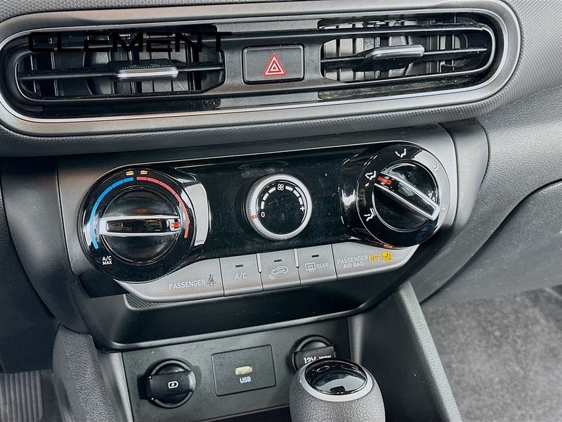 Hyundai Kona Vehicle Full-screen Gallery Image 22