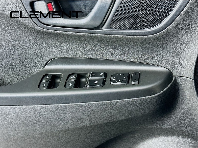 Hyundai Kona Vehicle Full-screen Gallery Image 24