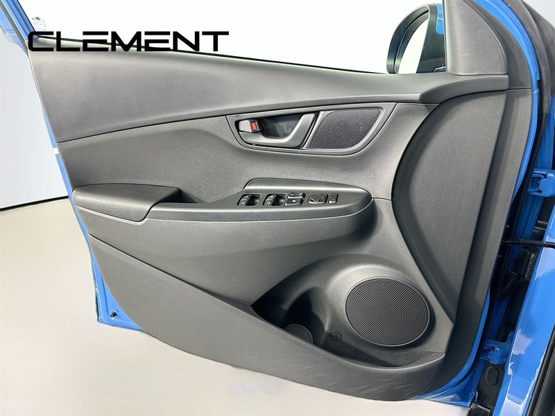 Hyundai Kona Vehicle Full-screen Gallery Image 26