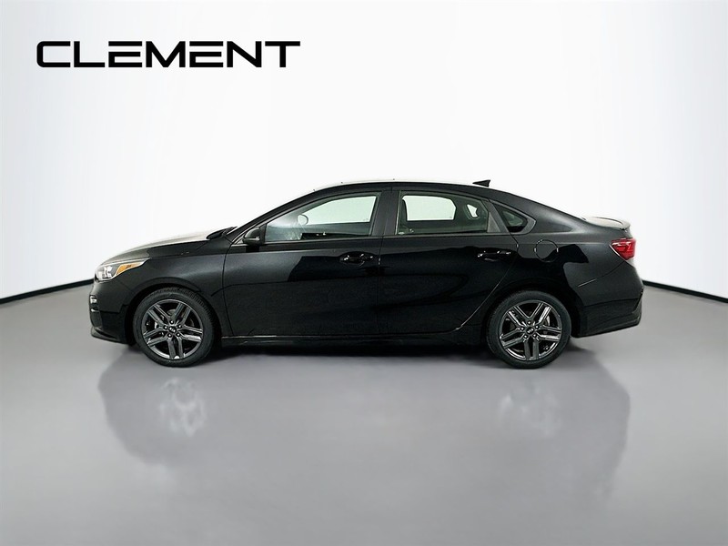 Kia Forte Vehicle Full-screen Gallery Image 6