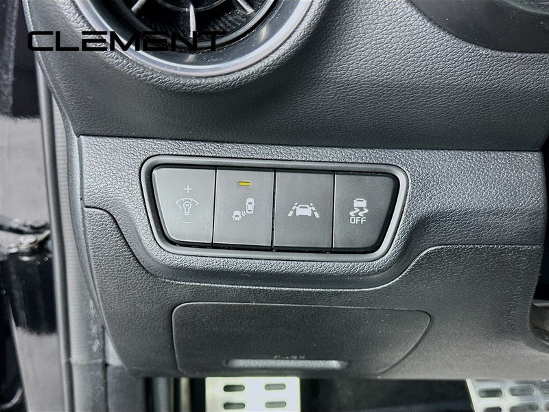 Kia Forte Vehicle Full-screen Gallery Image 10