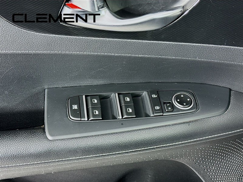 Kia Forte Vehicle Full-screen Gallery Image 23