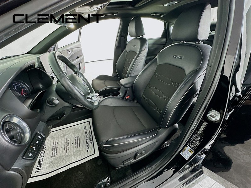 Kia Forte Vehicle Full-screen Gallery Image 27