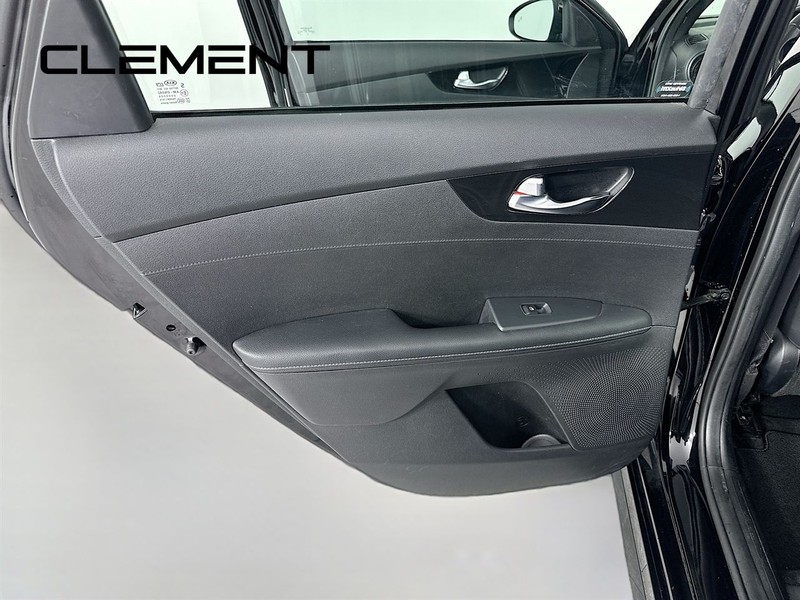 Kia Forte Vehicle Full-screen Gallery Image 28