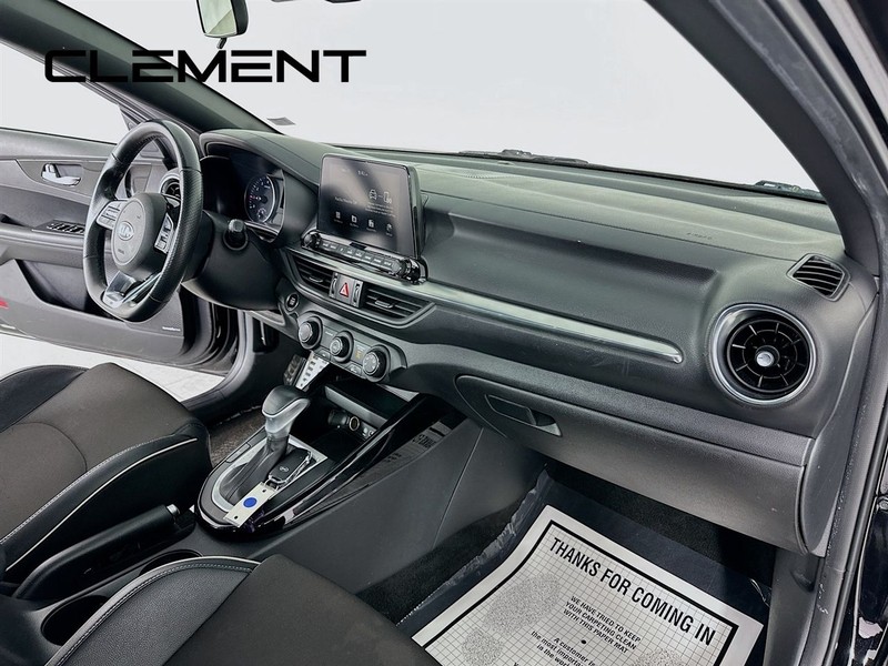 Kia Forte Vehicle Full-screen Gallery Image 31