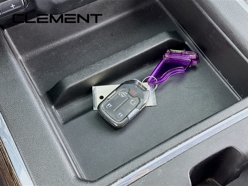 GMC Sierra 1500 Vehicle Full-screen Gallery Image 24