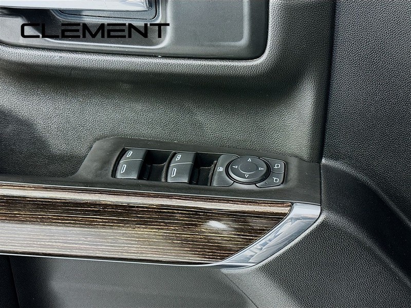 GMC Sierra 1500 Vehicle Full-screen Gallery Image 27