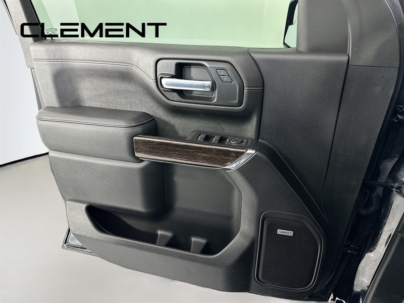 GMC Sierra 1500 Vehicle Full-screen Gallery Image 28