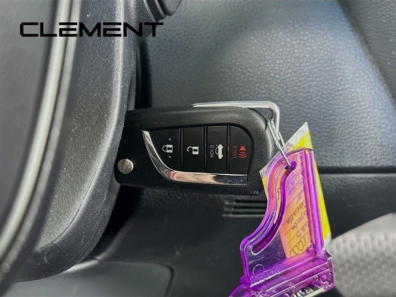 Toyota Corolla Vehicle Full-screen Gallery Image 23