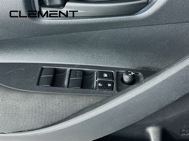 Toyota Corolla Vehicle Full-screen Gallery Image 24