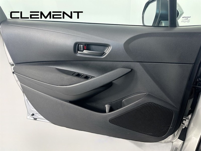 Toyota Corolla Vehicle Full-screen Gallery Image 26