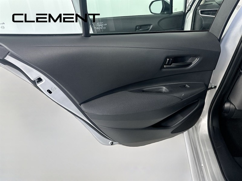 Toyota Corolla Vehicle Full-screen Gallery Image 29