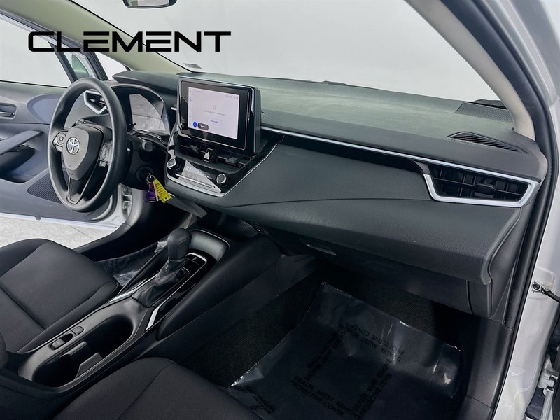 Toyota Corolla Vehicle Full-screen Gallery Image 32