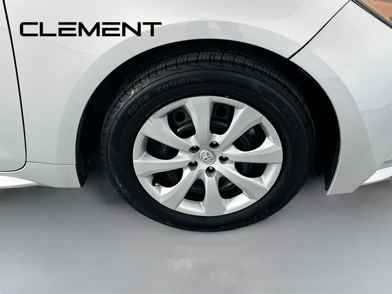 Toyota Corolla Vehicle Full-screen Gallery Image 34