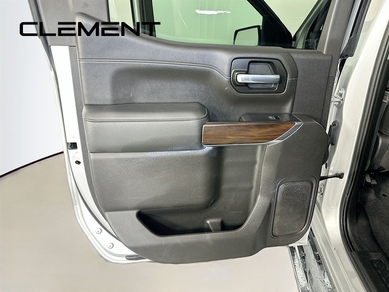 GMC Sierra 1500 Vehicle Full-screen Gallery Image 32