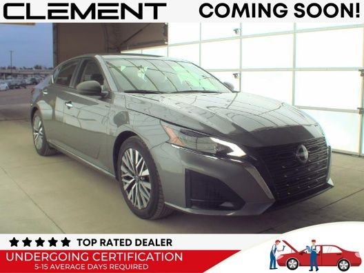 Nissan Altima Vehicle Image 02