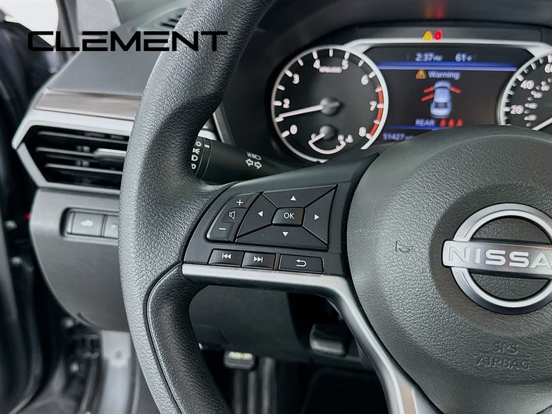 Nissan Altima Vehicle Full-screen Gallery Image 16