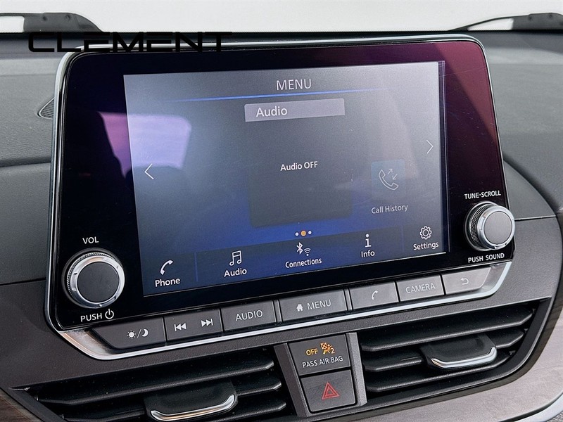 Nissan Altima Vehicle Full-screen Gallery Image 19