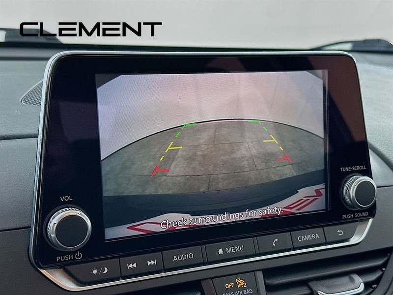 Nissan Altima Vehicle Full-screen Gallery Image 20