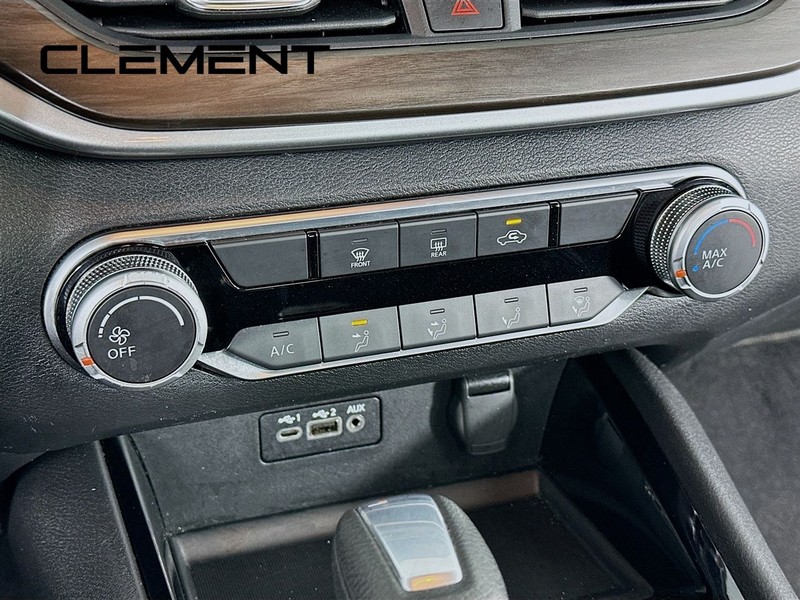 Nissan Altima Vehicle Full-screen Gallery Image 22