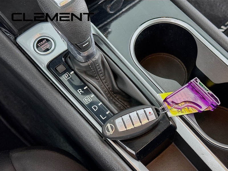 Nissan Altima Vehicle Full-screen Gallery Image 23